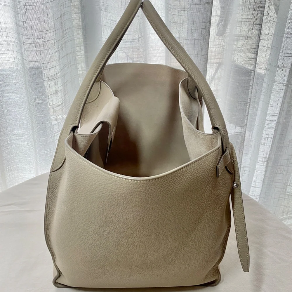 Celine Medium Big Bag in Soft Bare Calfskin - Light Taupe - Picture 9 of 16